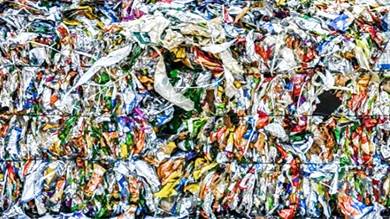  صورة مؤرخة في 11مايو 2022 لنفايات بلاستيك في كارتيبي التركية